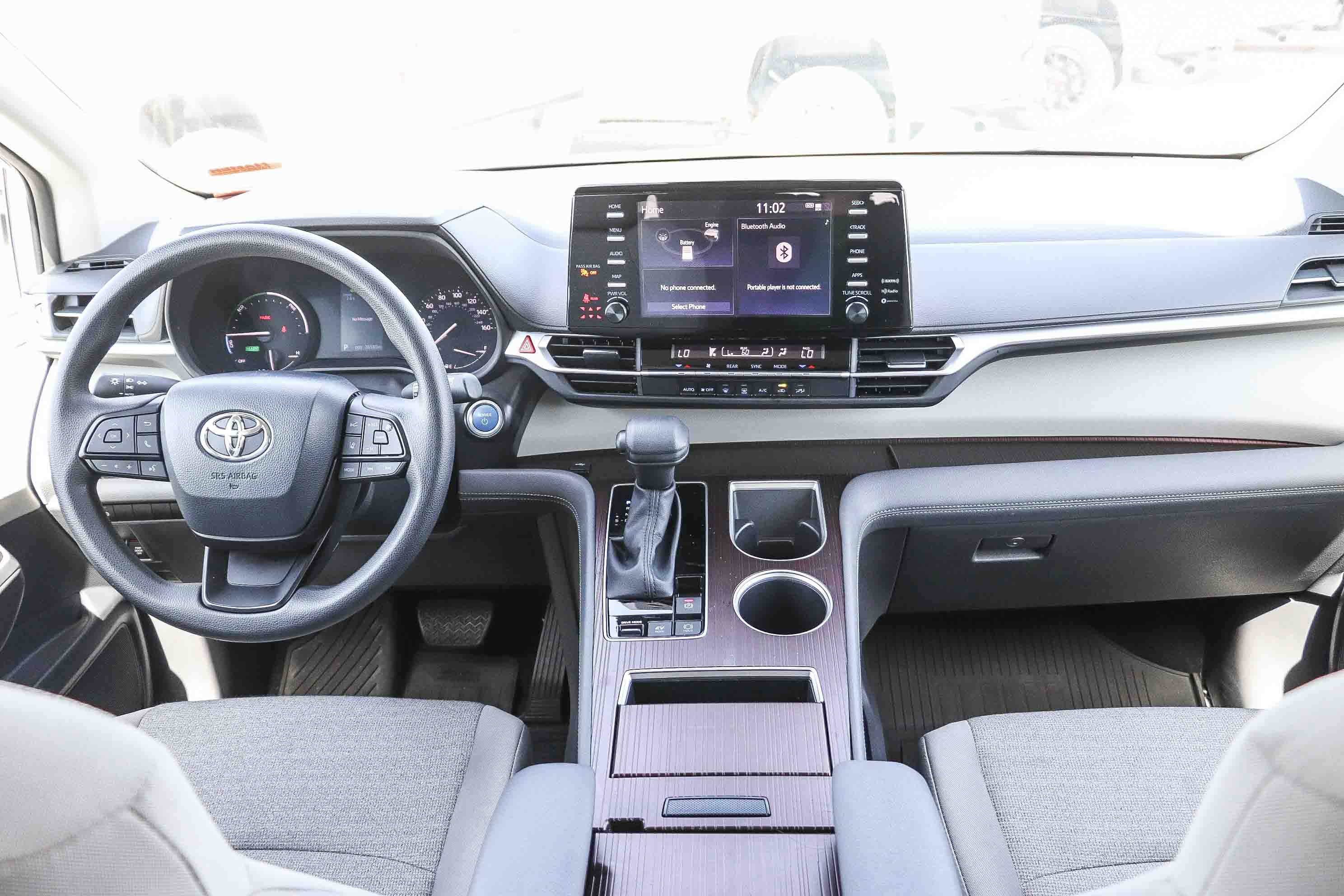 Used 2024 Toyota Sienna LE image 12