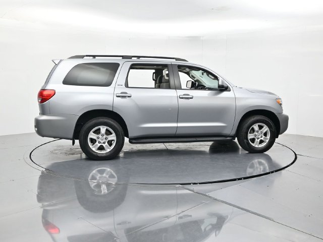 Used 2017 Toyota Sequoia SR5 AWD/4WD image 2