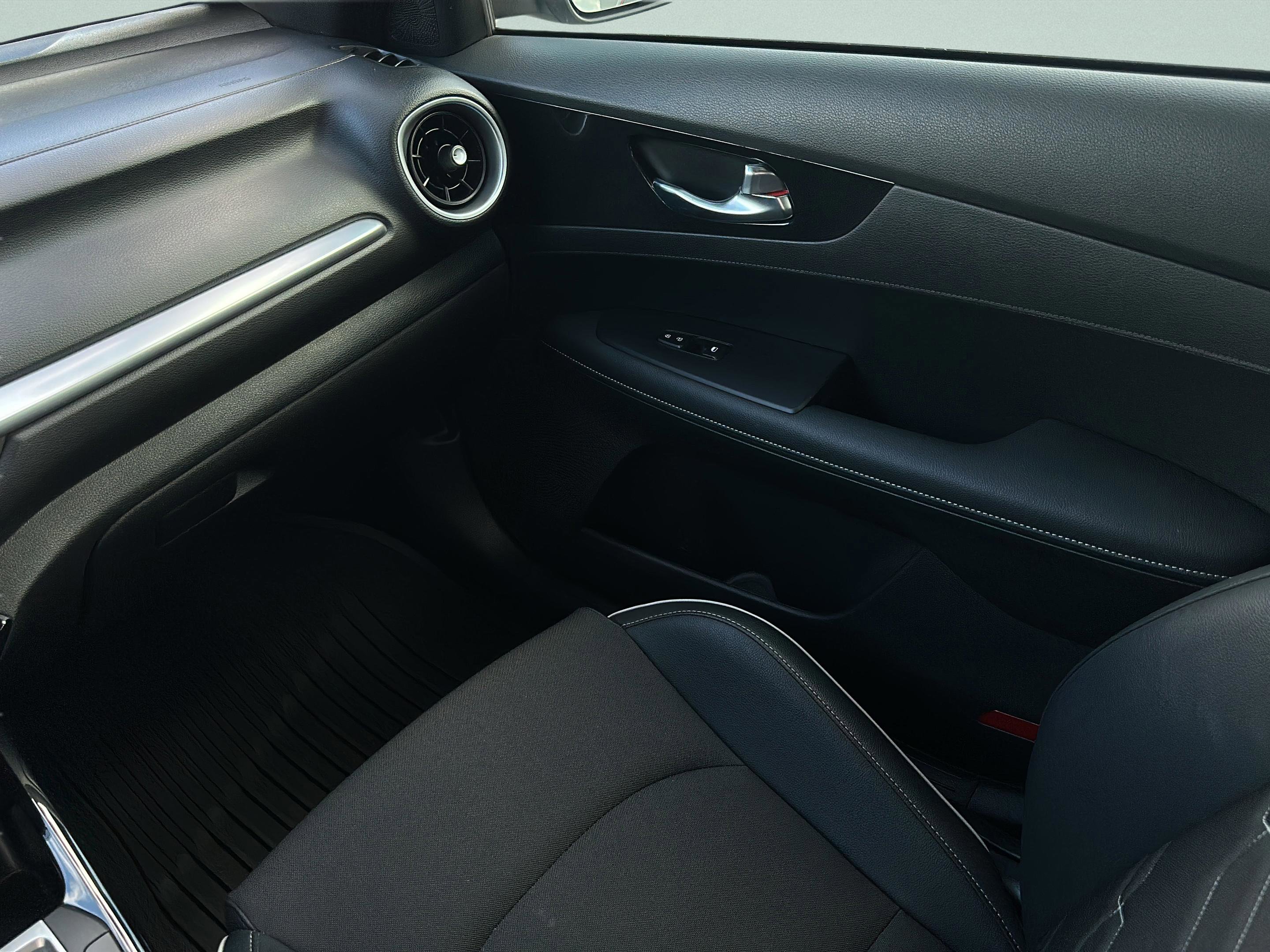 Certified 2024 Kia Forte GT-Line FWD image 12