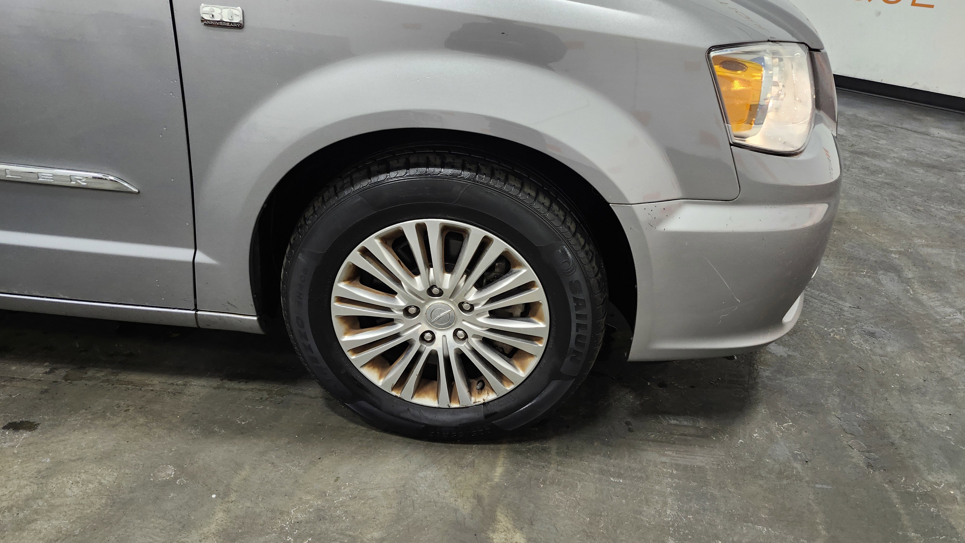 Used 2014 Chrysler Town & Country Touring-L image 12