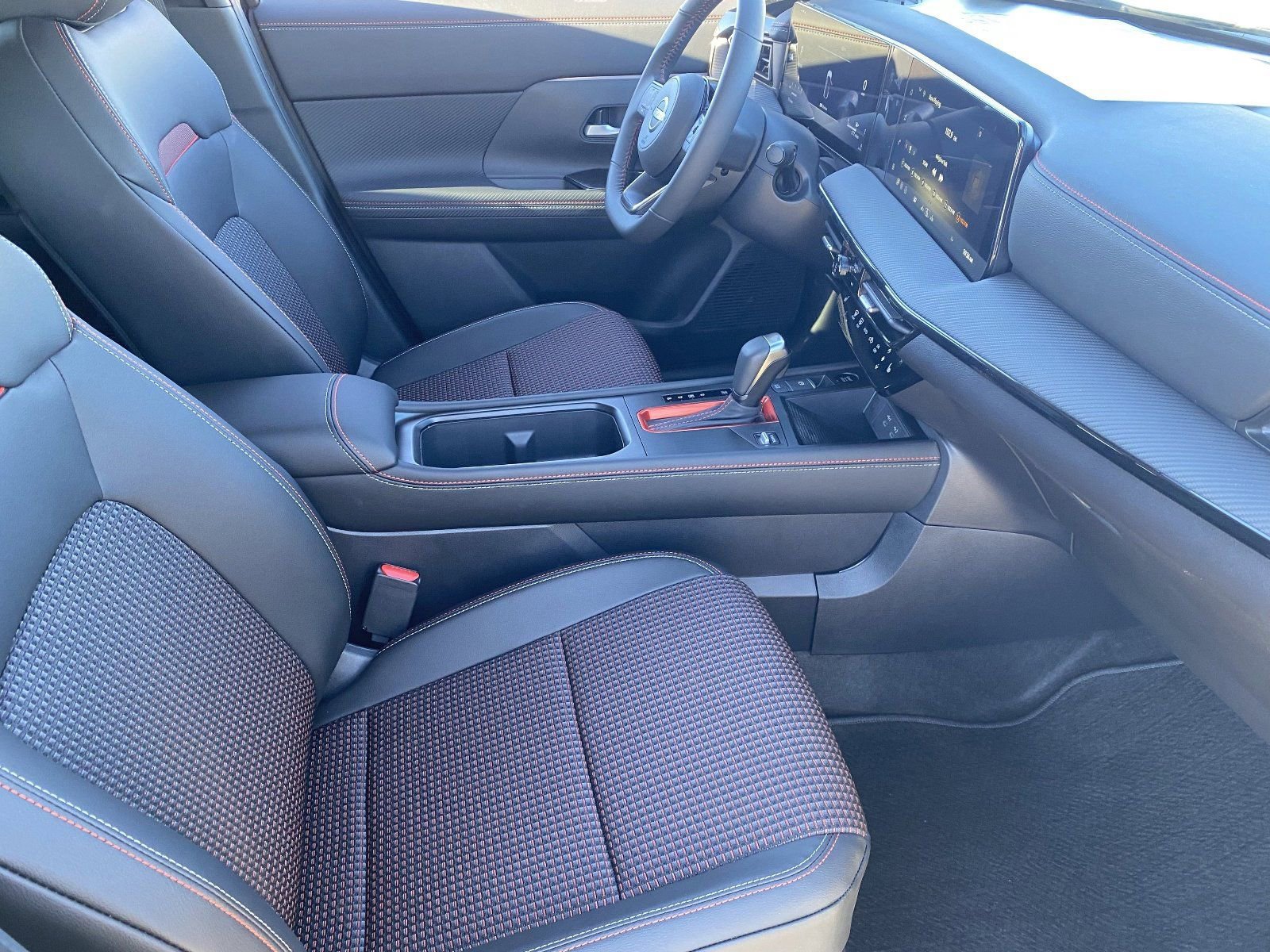 New 2026 Nissan Kicks SR w/ Cold Weather Package FWD image 12