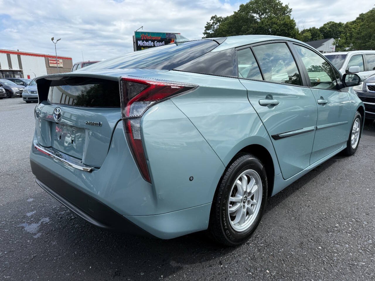 Used 2017 Toyota Prius One FWD image 5