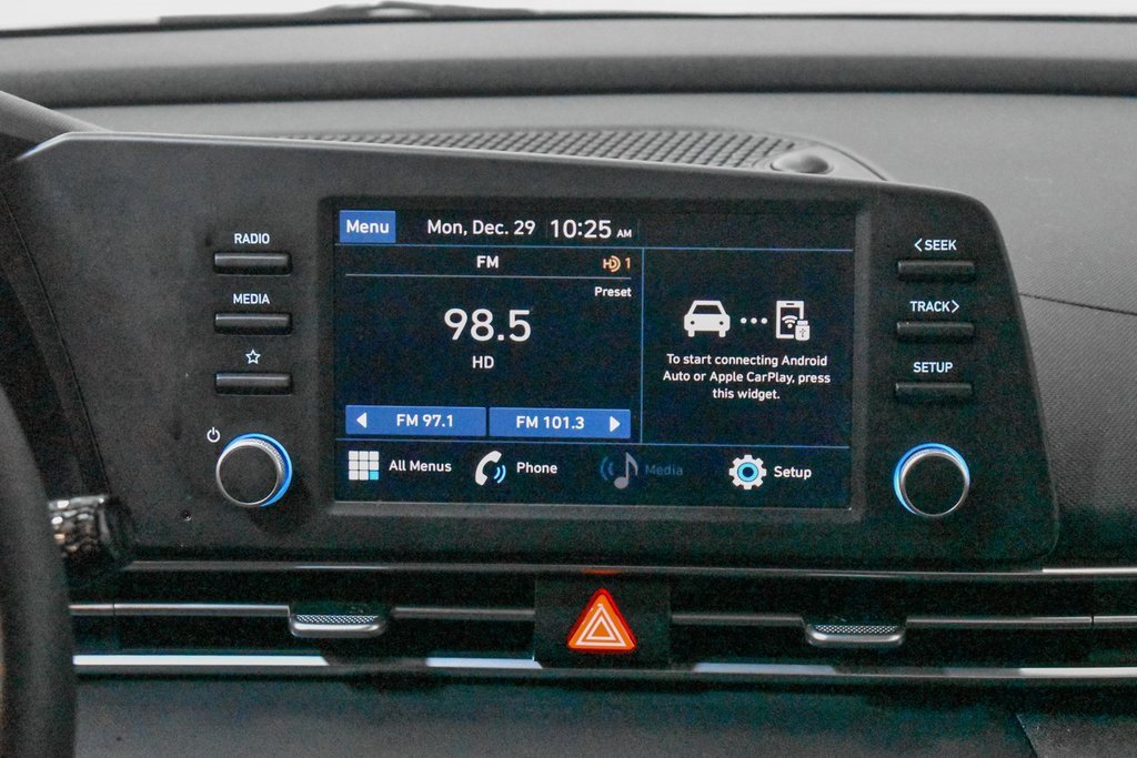 Used 2023 Hyundai Elantra SE w/ Preferred Accessory Package image 15