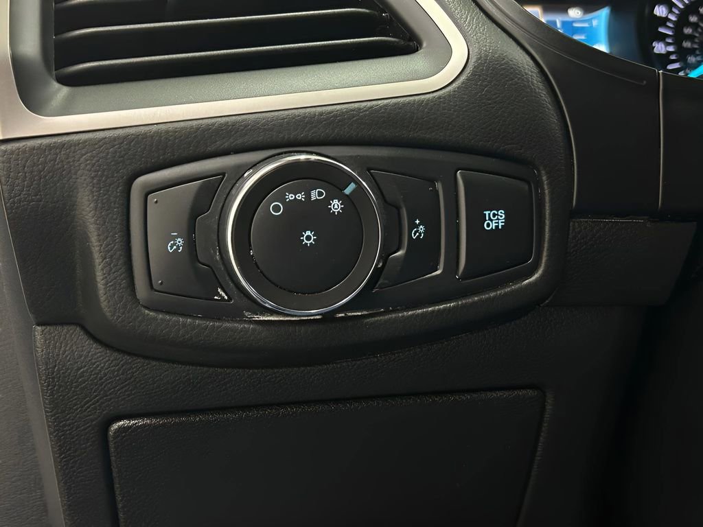 Used 2022 Ford Edge SEL image 25