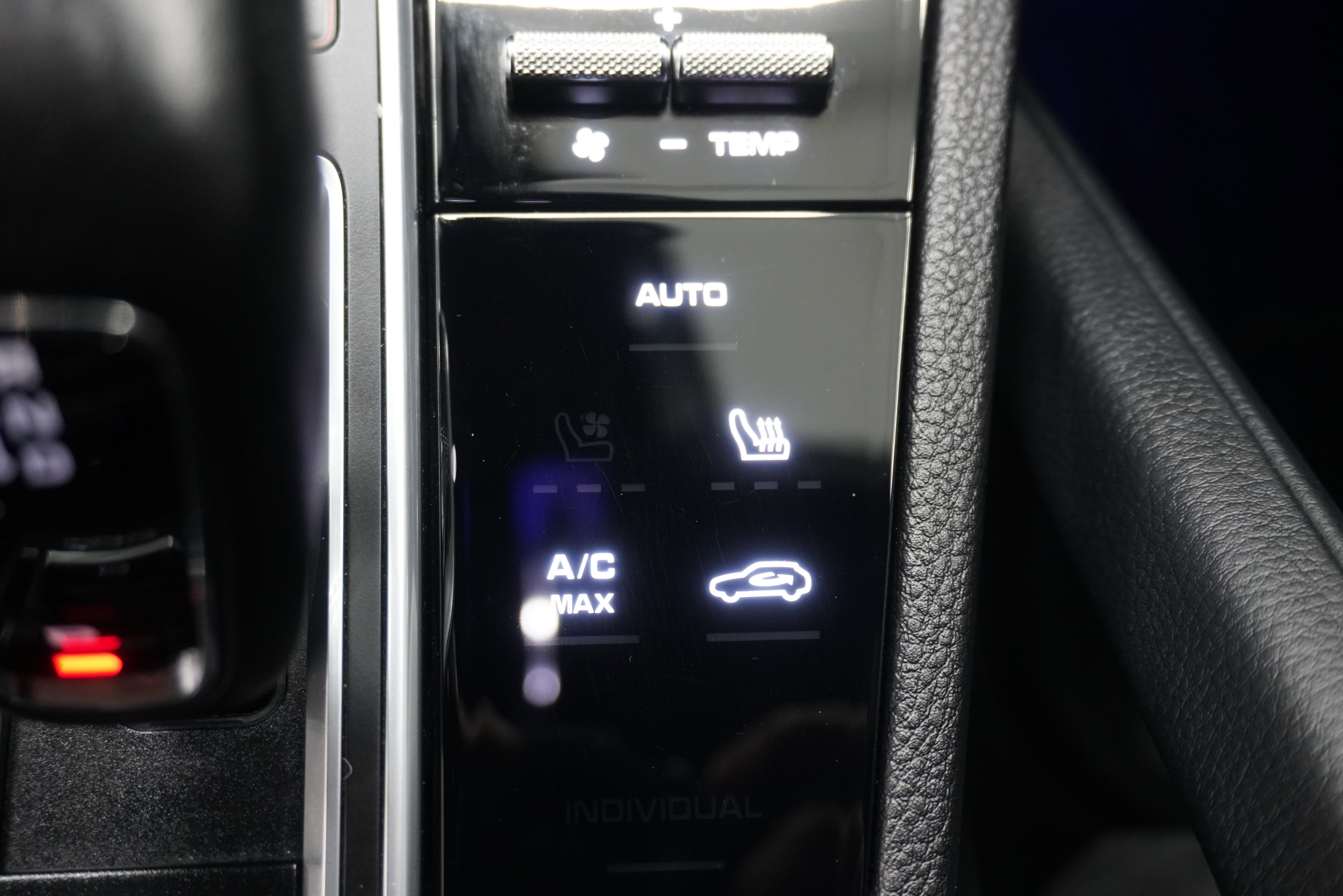 Used 2022 Porsche Cayenne Coupe AWD/4WD image 25