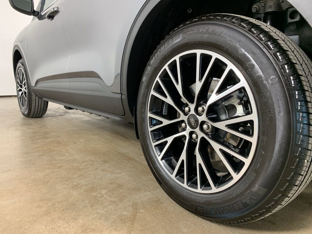 Used 2025 Ford Escape SE image 15