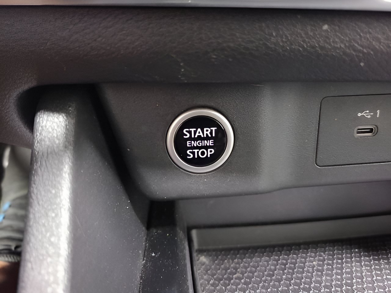 Used 2023 Nissan Rogue SV AWD/4WD image 32