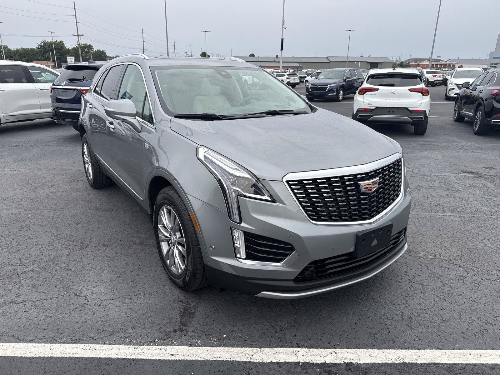 Used 2023 Cadillac XT5 Premium Luxury w/ Technology Package AWD/4WD image 7