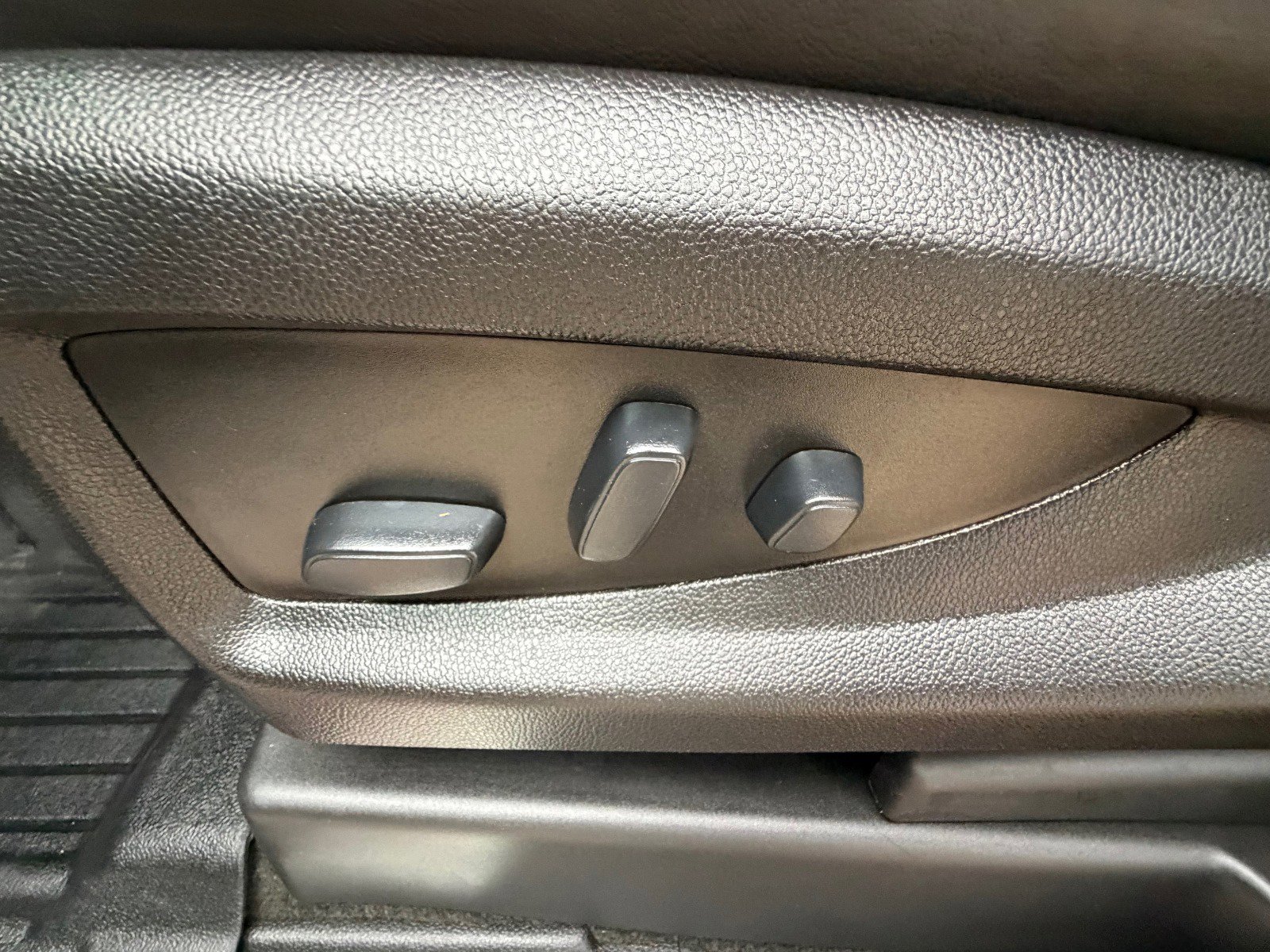 Used 2019 GMC Yukon XL Denali w/ Open Road Package image 7