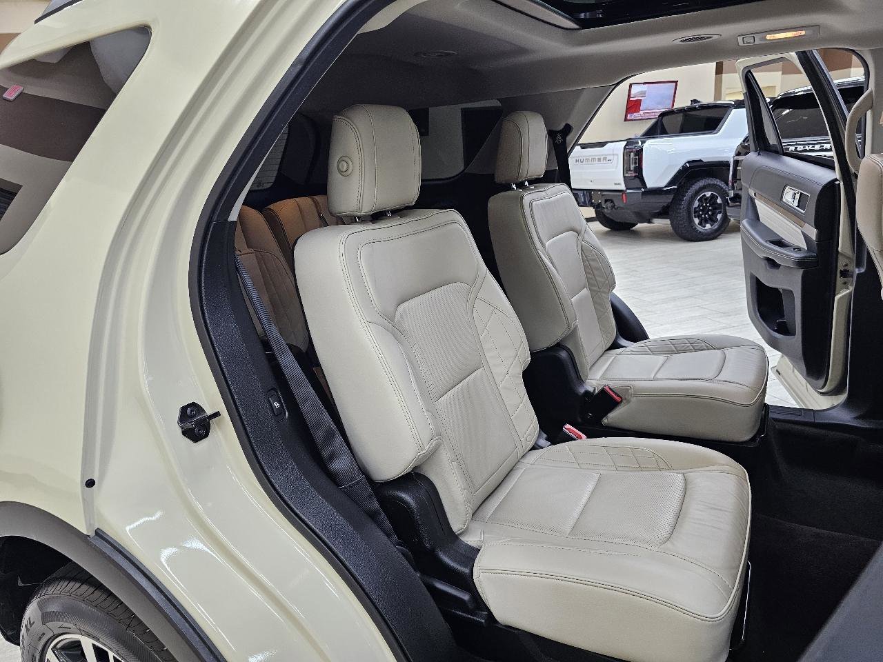 Used 2018 Ford Explorer Platinum image 24