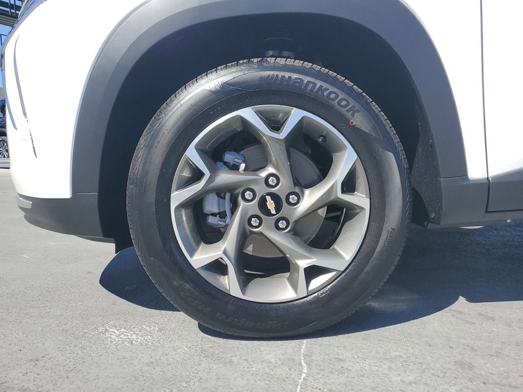 New 2026 Chevrolet Trax LT w/ Sunroof Package image 7