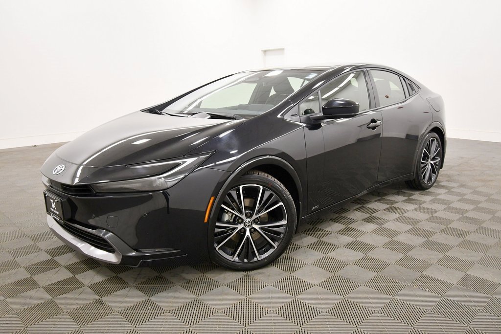Used 2024 Toyota Prius XLE image 2