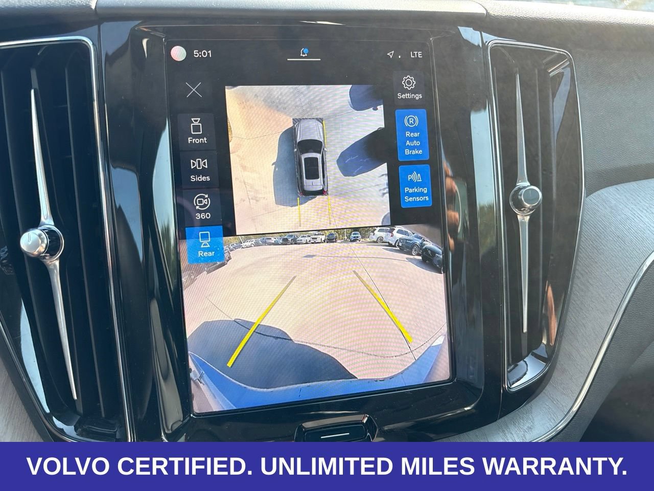 Certified 2025 Volvo XC60 B5 Plus AWD/4WD image 21