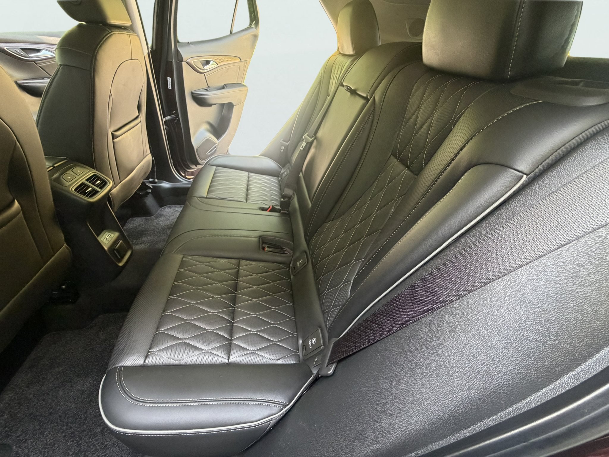 Used 2023 Buick Envision Avenir AWD/4WD image 13