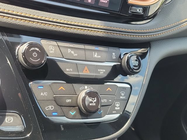 New 2027 Chrysler Pacifica Pinnacle w/ Theater Group FWD image 23
