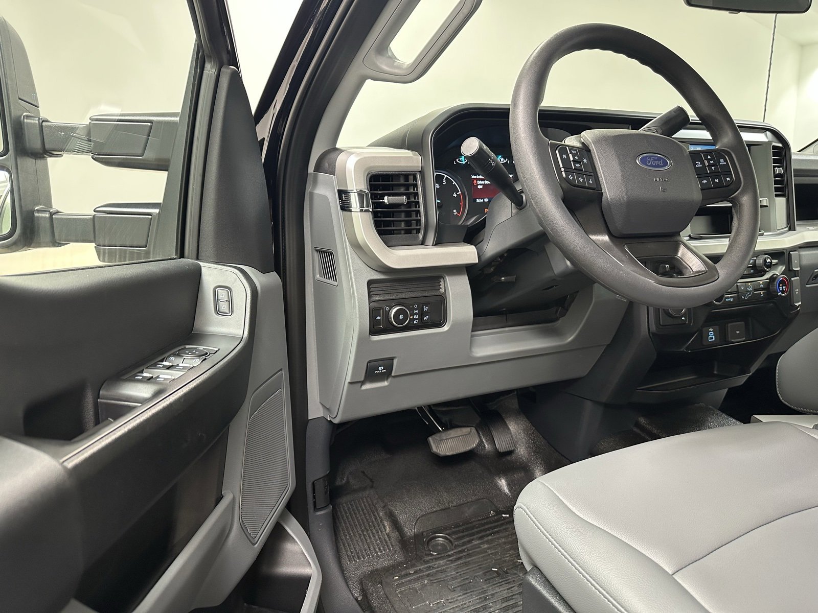 New 2025 Ford F350 XL w/ XL Chrome Package image 24