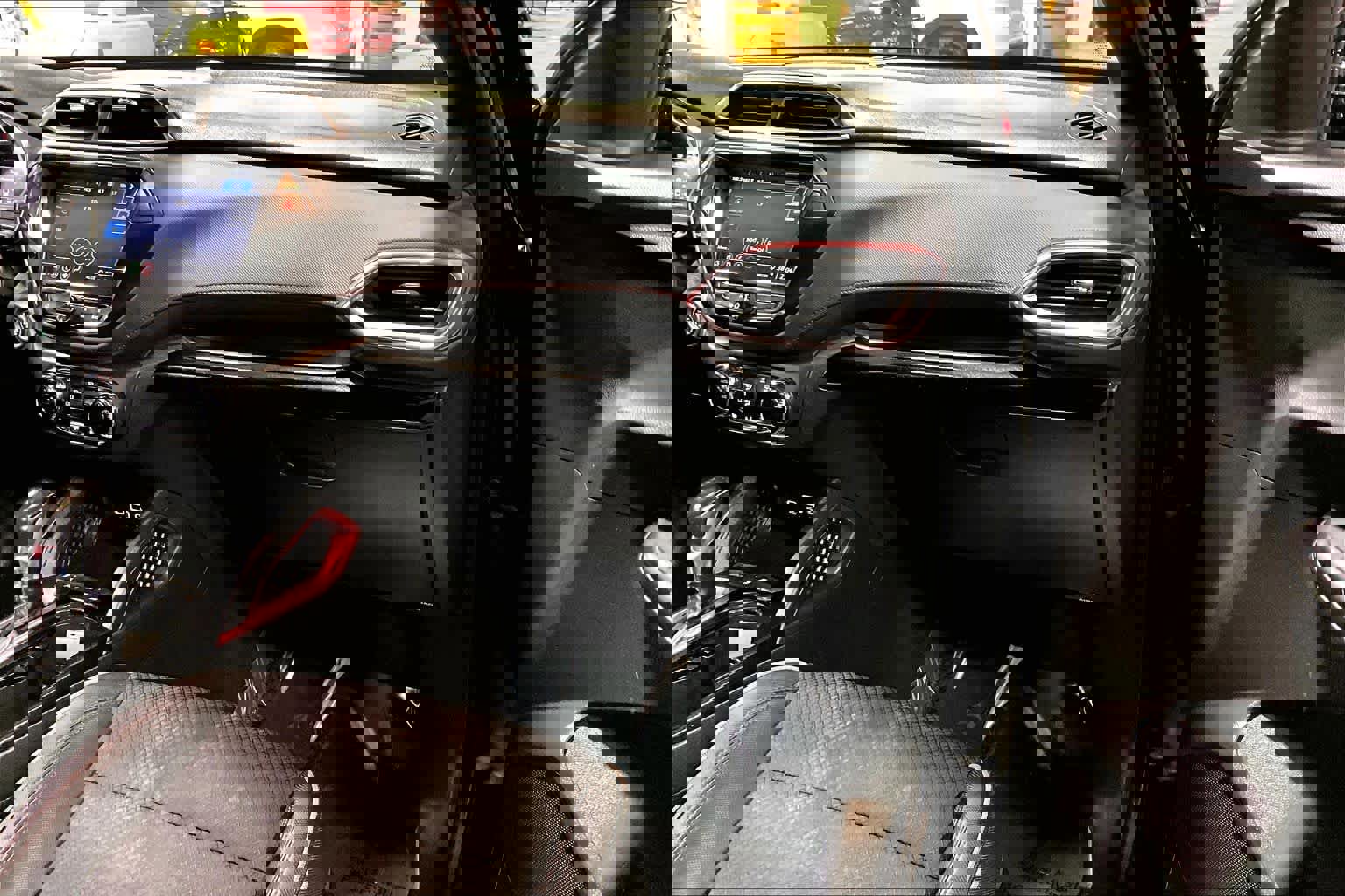 Used 2021 Chevrolet TrailBlazer RS w/ Sun and Liftgate Package image 18