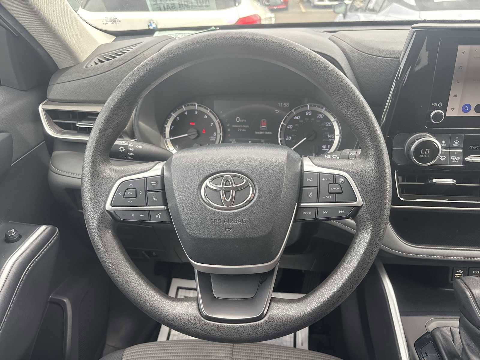 Used 2023 Toyota Highlander L image 11