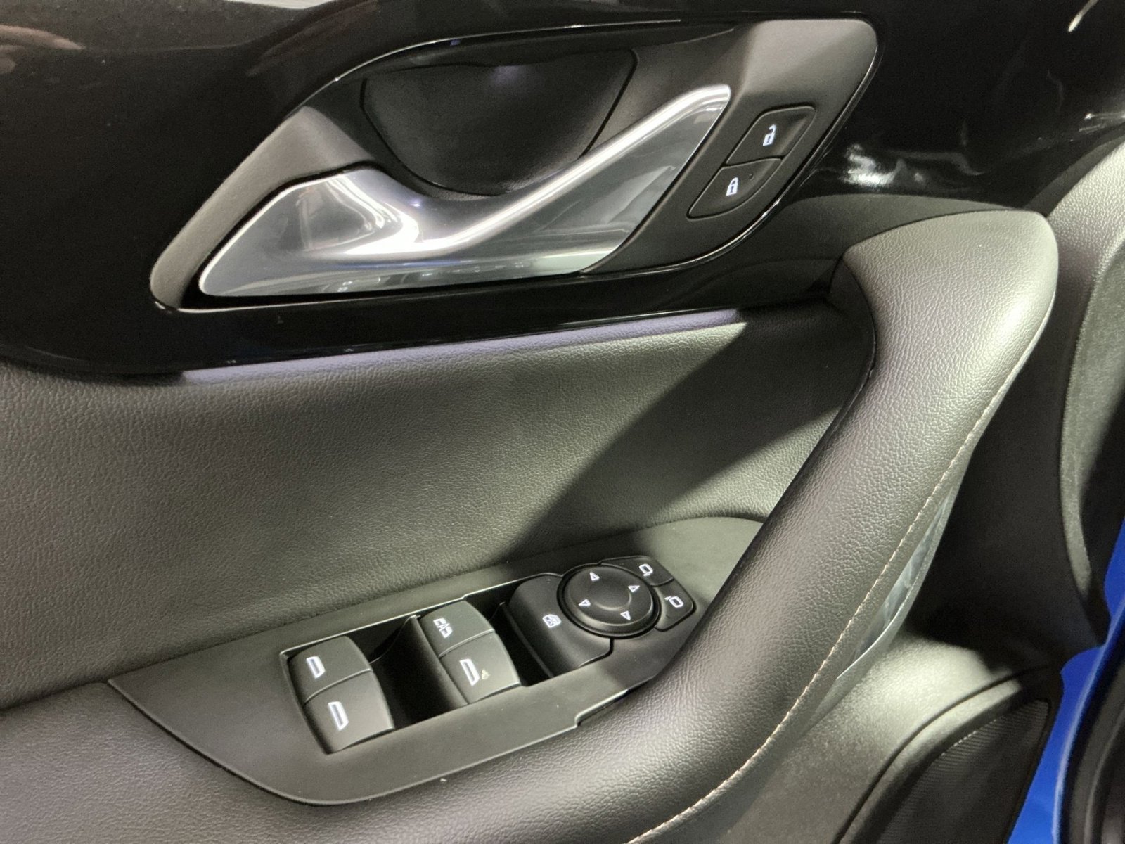 Used 2024 Chevrolet Blazer Premier image 23