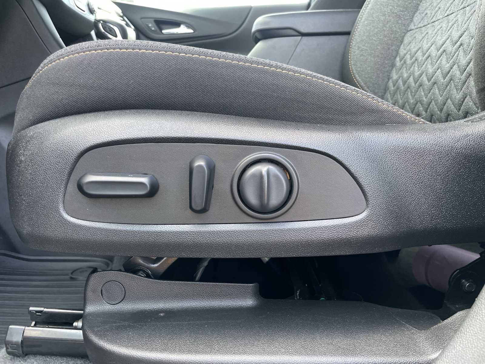 Used 2022 Chevrolet Equinox LT image 14