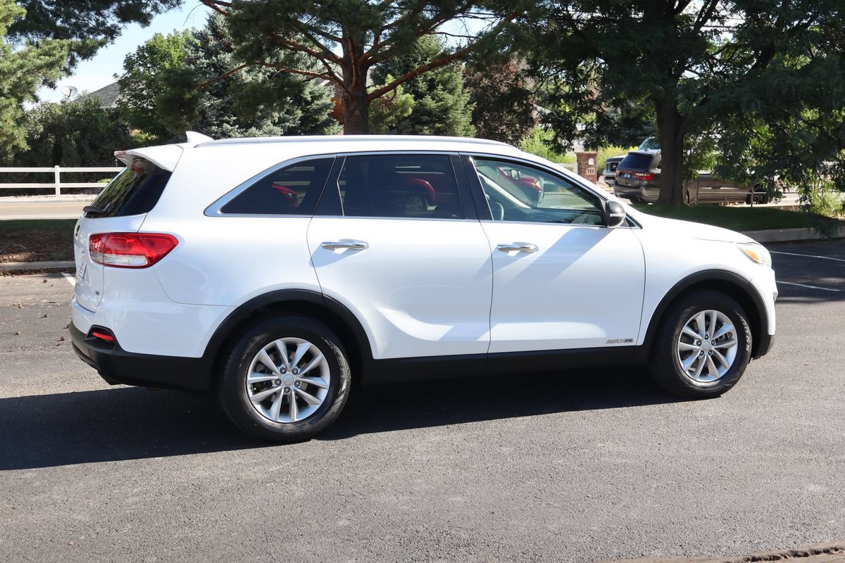 Used 2016 Kia Sorento LX AWD/4WD image 4