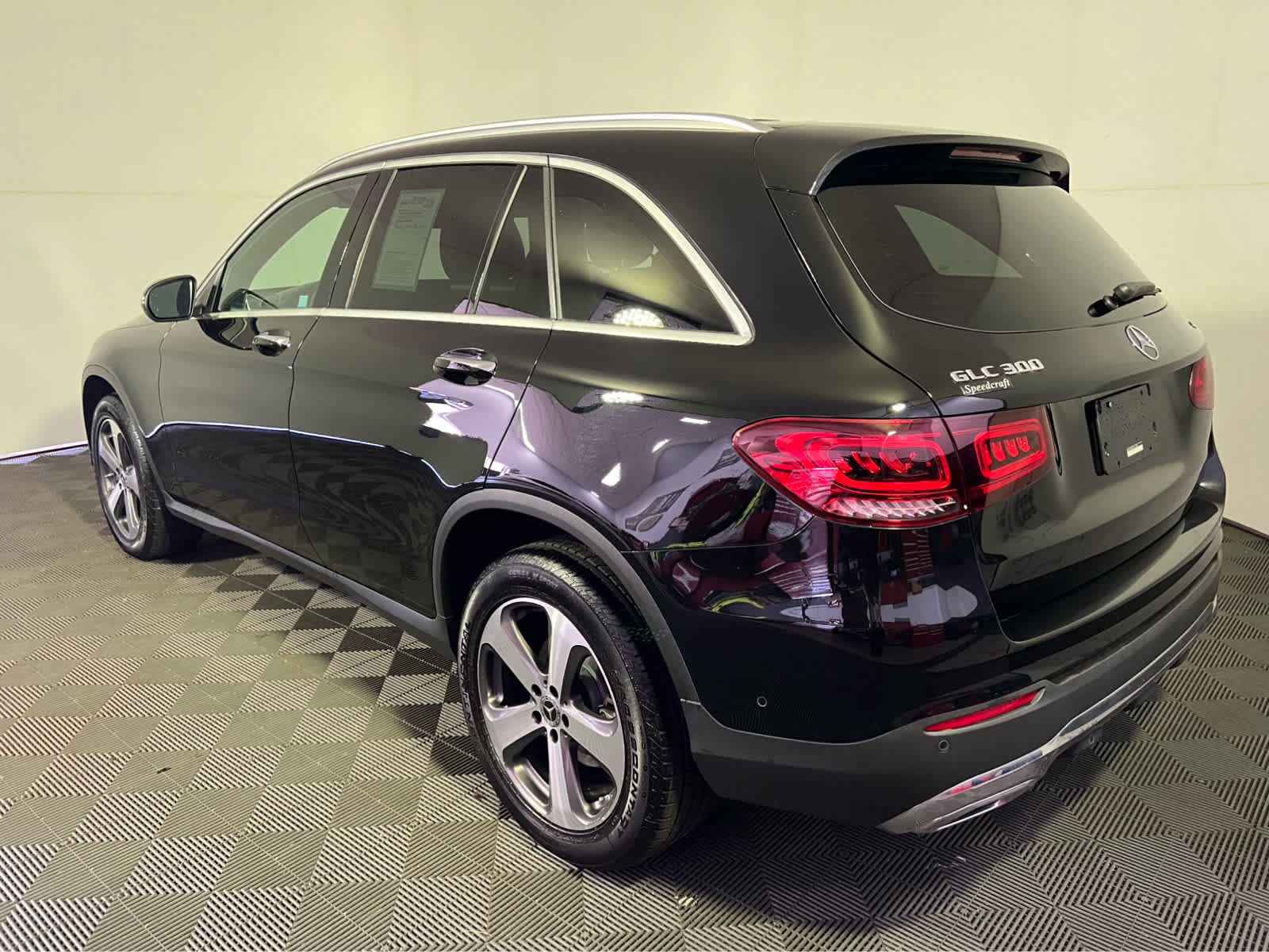 Used 2022 Mercedes-Benz GLC 300 4MATIC image 5