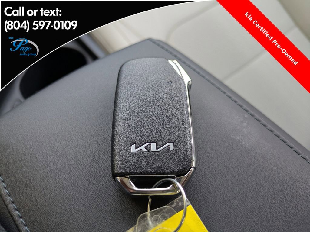 Used 2025 Kia Niro EX image 29