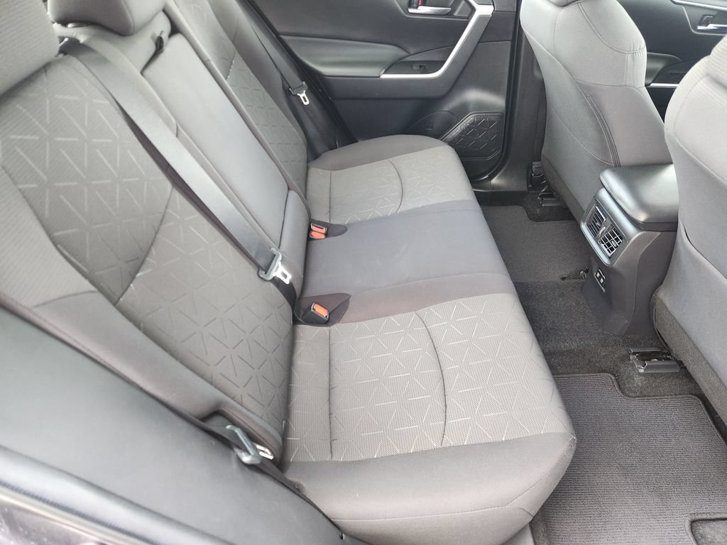 Used 2021 Toyota RAV4 XLE w/ Convenience Package FWD image 29