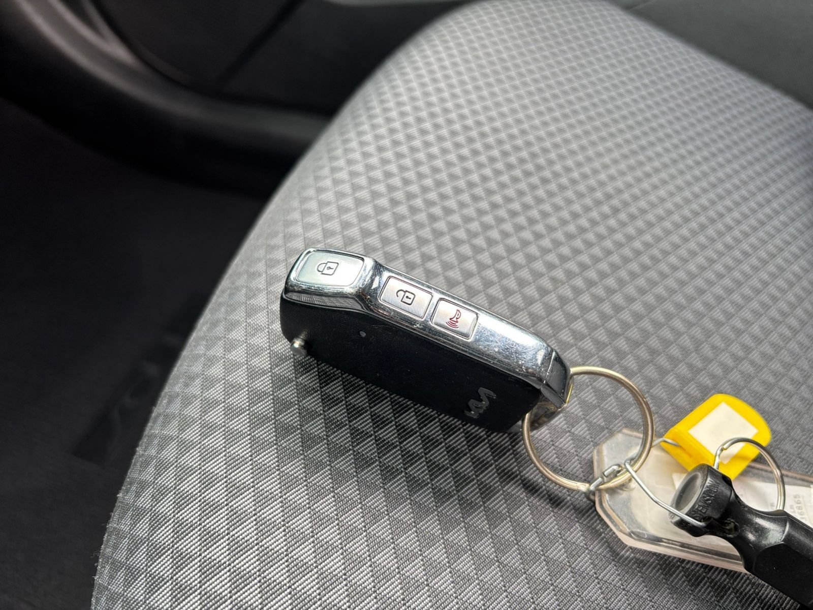 Used 2025 Kia Soul LX w/ LX Technology Package FWD image 17