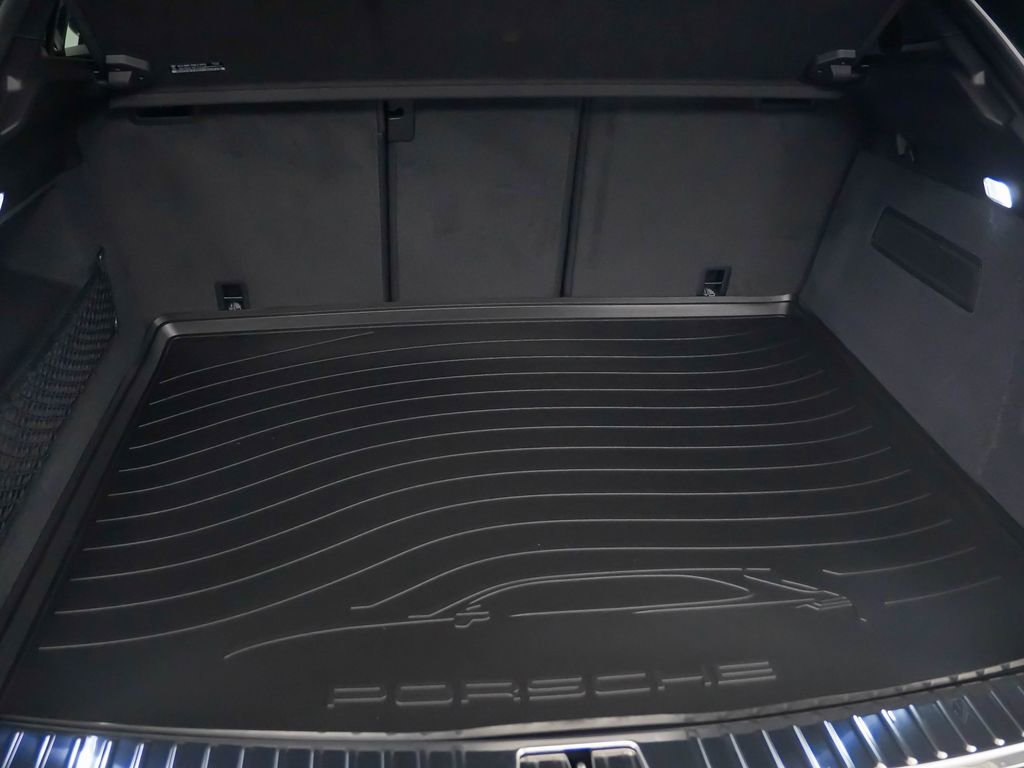 Certified 2025 Porsche Cayenne GTS image 33