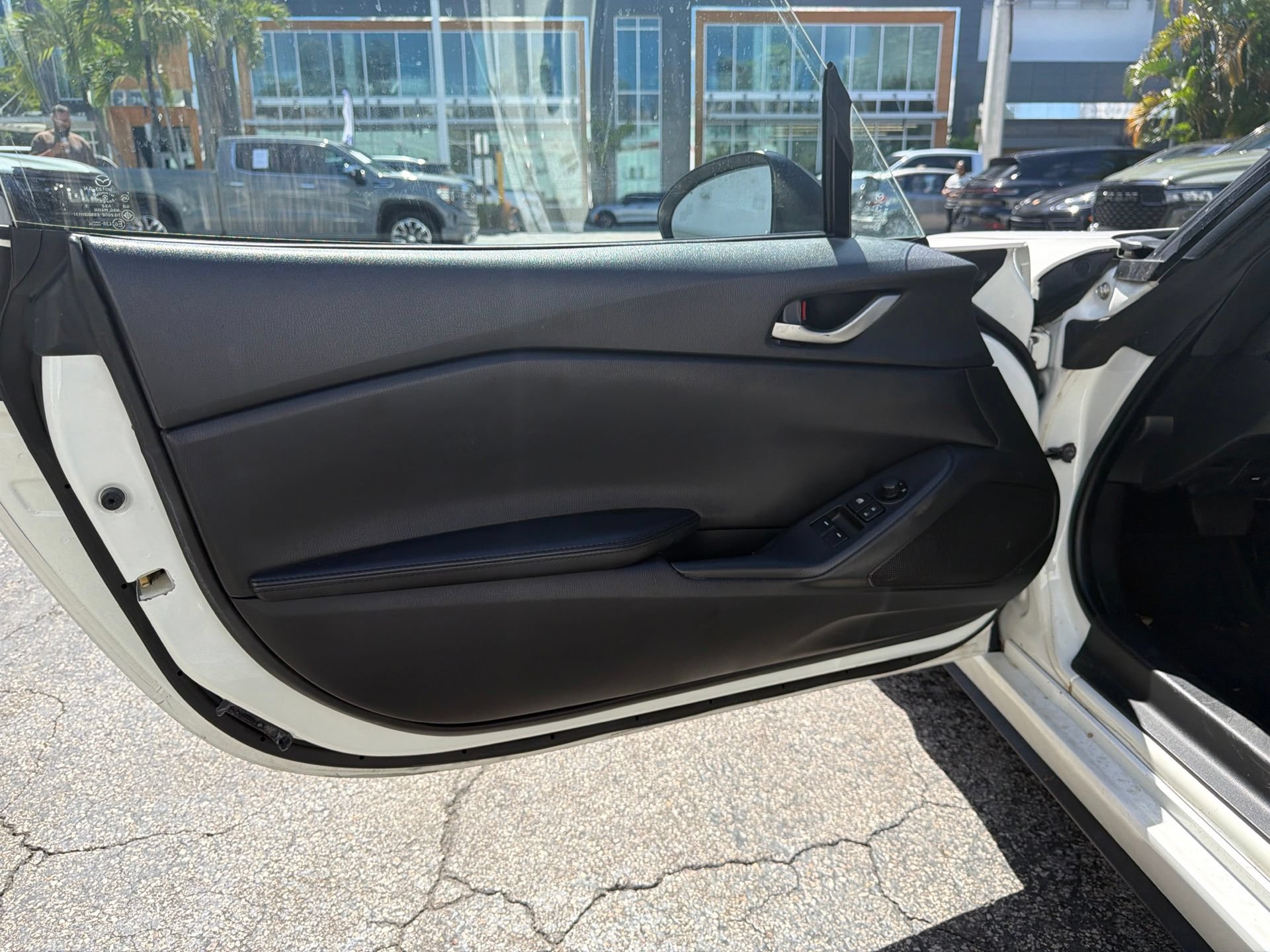 Used 2020 MAZDA MX-5 Miata Sport RWD image 13