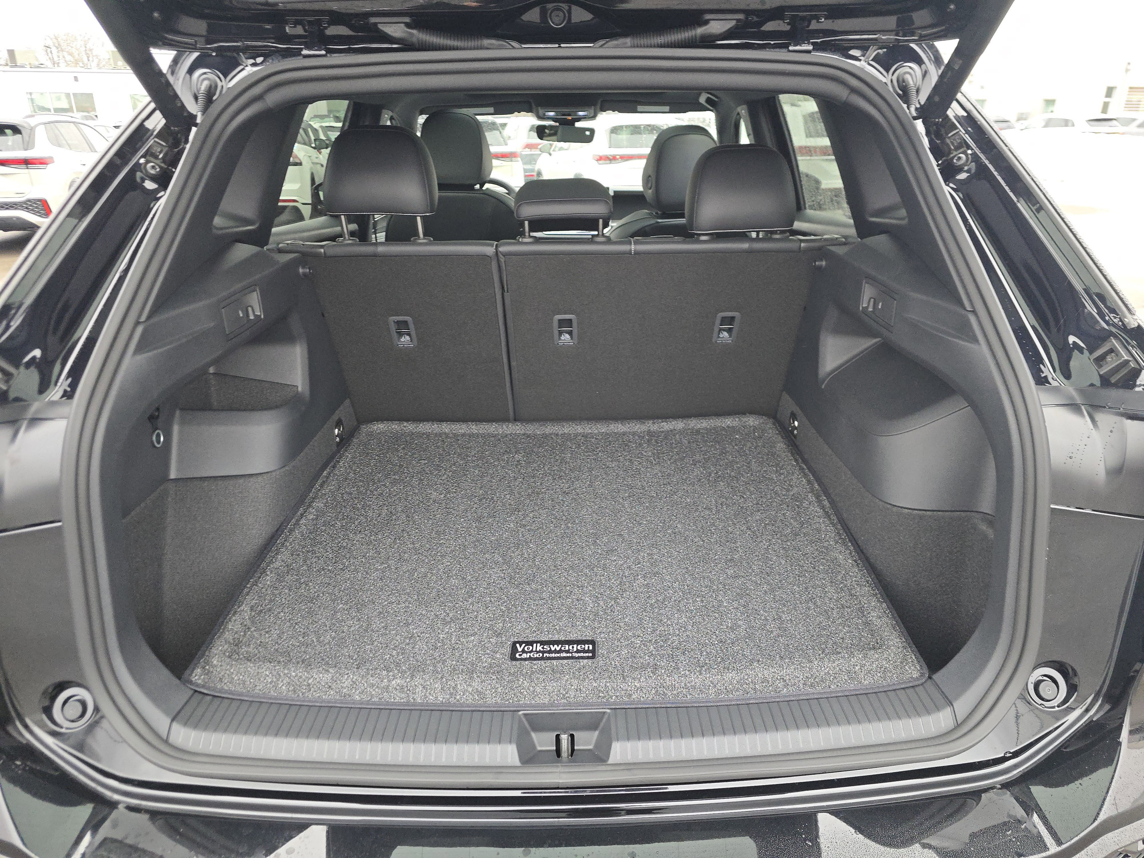 New 2026 Volkswagen Tiguan SE R-Line image 14