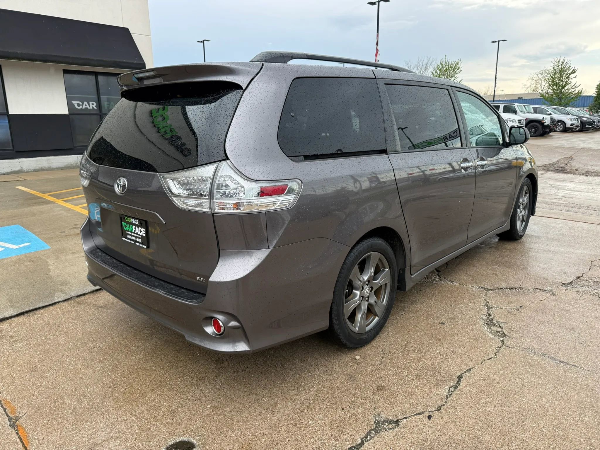 Used 2017 Toyota Sienna SE FWD image 16