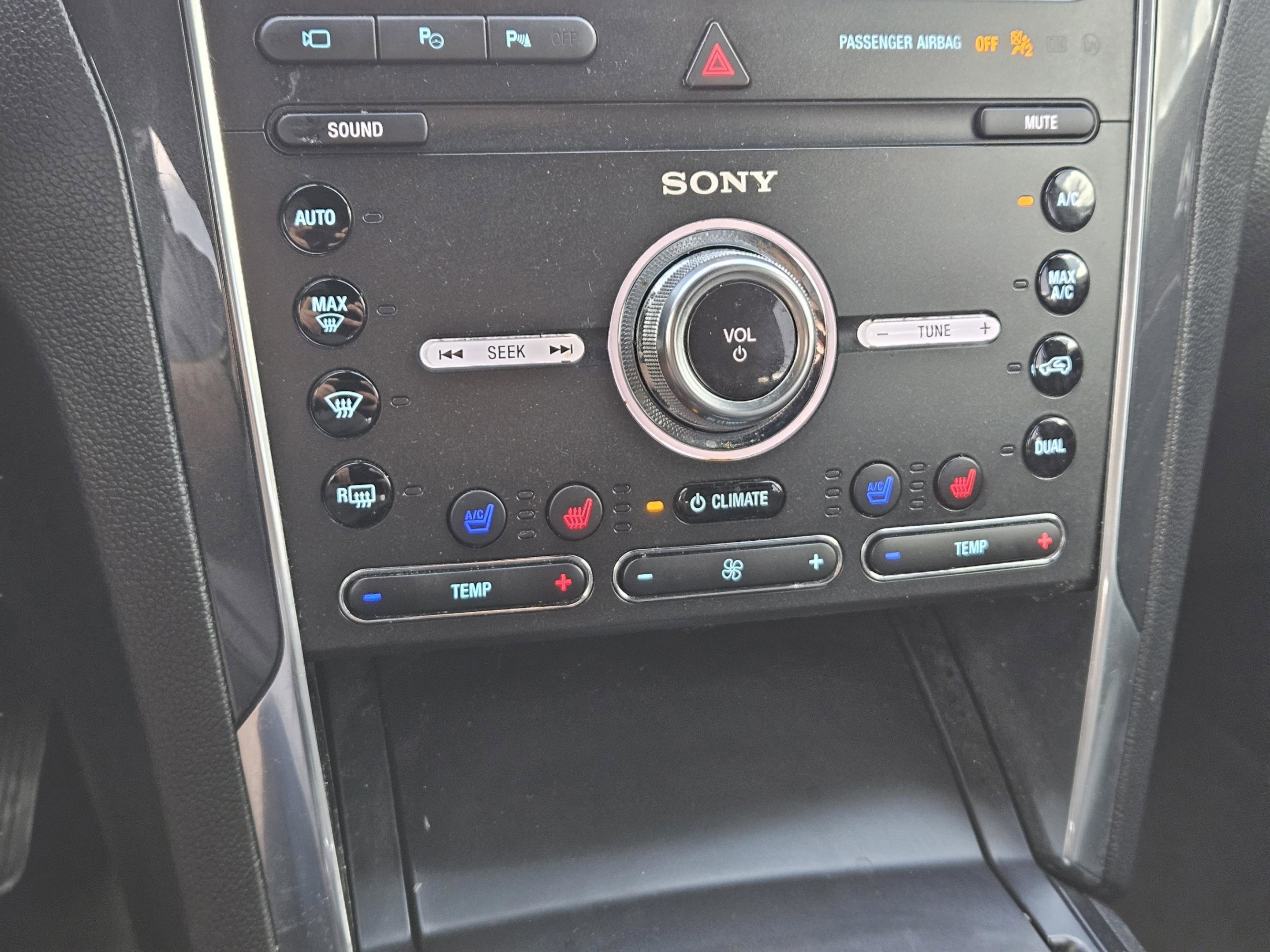 Used 2019 Ford Explorer Limited w/ Ford Safe & Smart Package FWD image 17