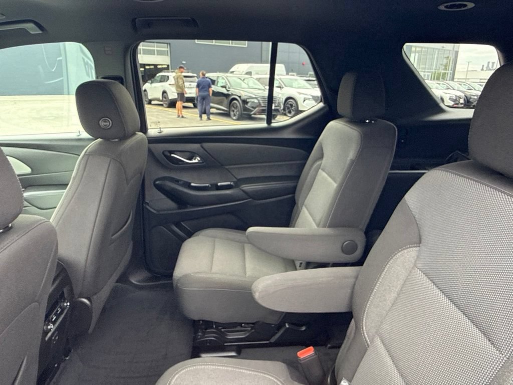 Certified 2022 Chevrolet Traverse LT w/ Midnight/Sport Edition AWD/4WD image 28