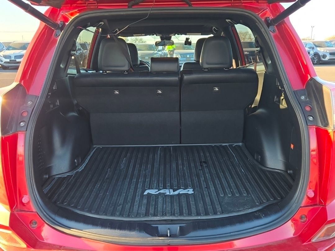 Used 2017 Toyota RAV4 SE w/ Advanced Technology Package image 15
