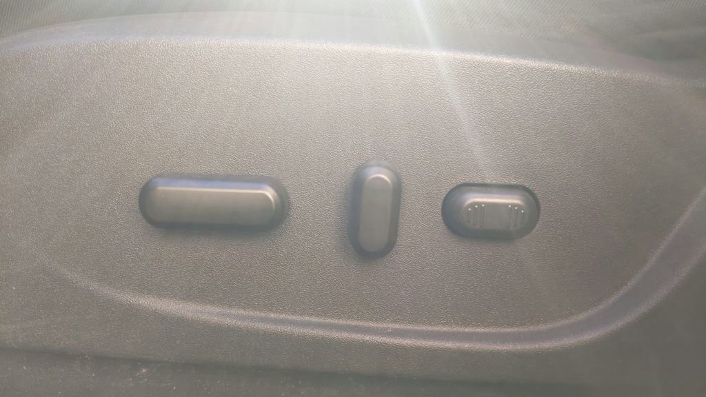 Used 2018 Ford Escape SE w/ SE Sport Appearance Package image 17