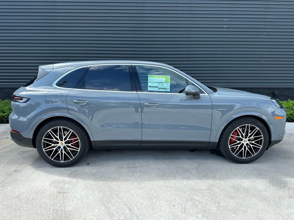 Used 2025 Porsche Cayenne S image 8