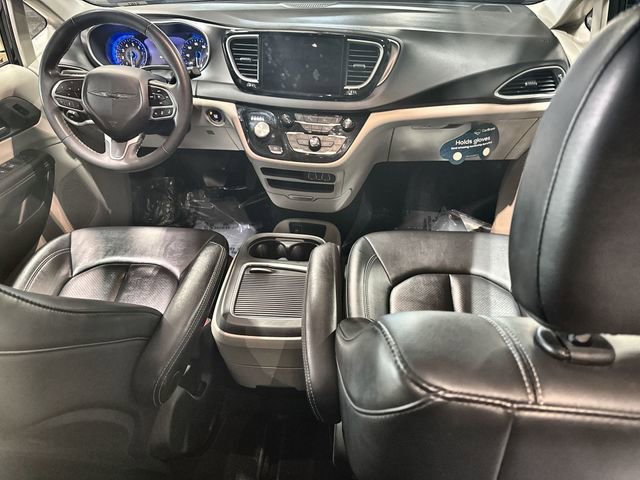 Used 2024 Chrysler Pacifica Touring-L FWD image 29
