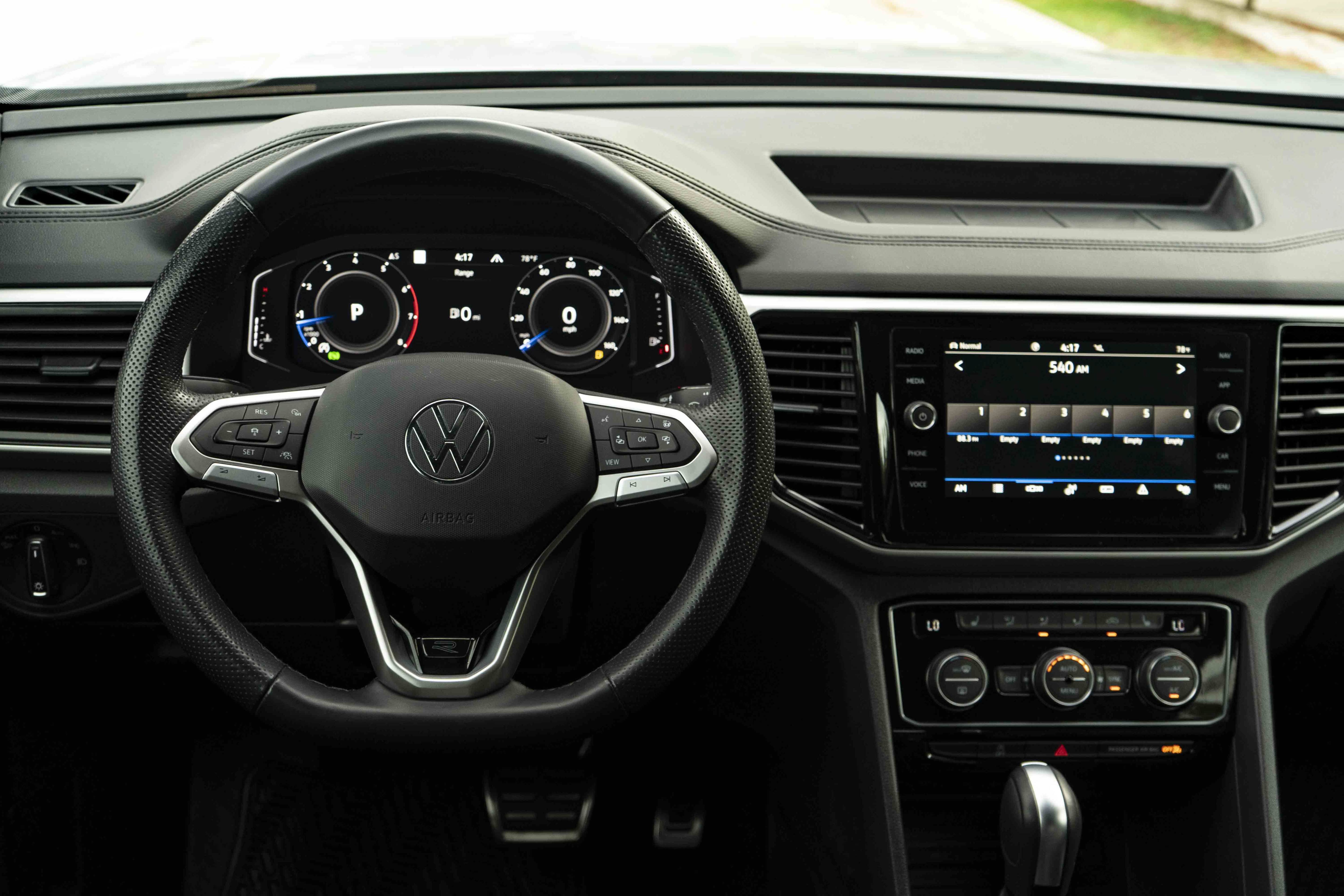 Certified 2023 Volkswagen Atlas Cross Sport SEL R-Line AWD/4WD image 18