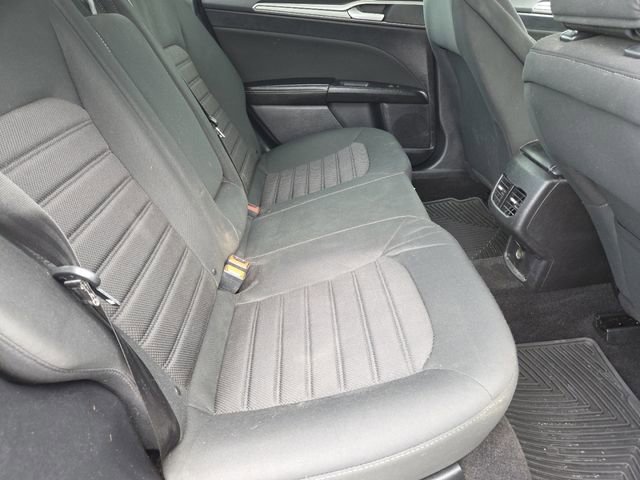 Used 2020 Ford Fusion SE image 25