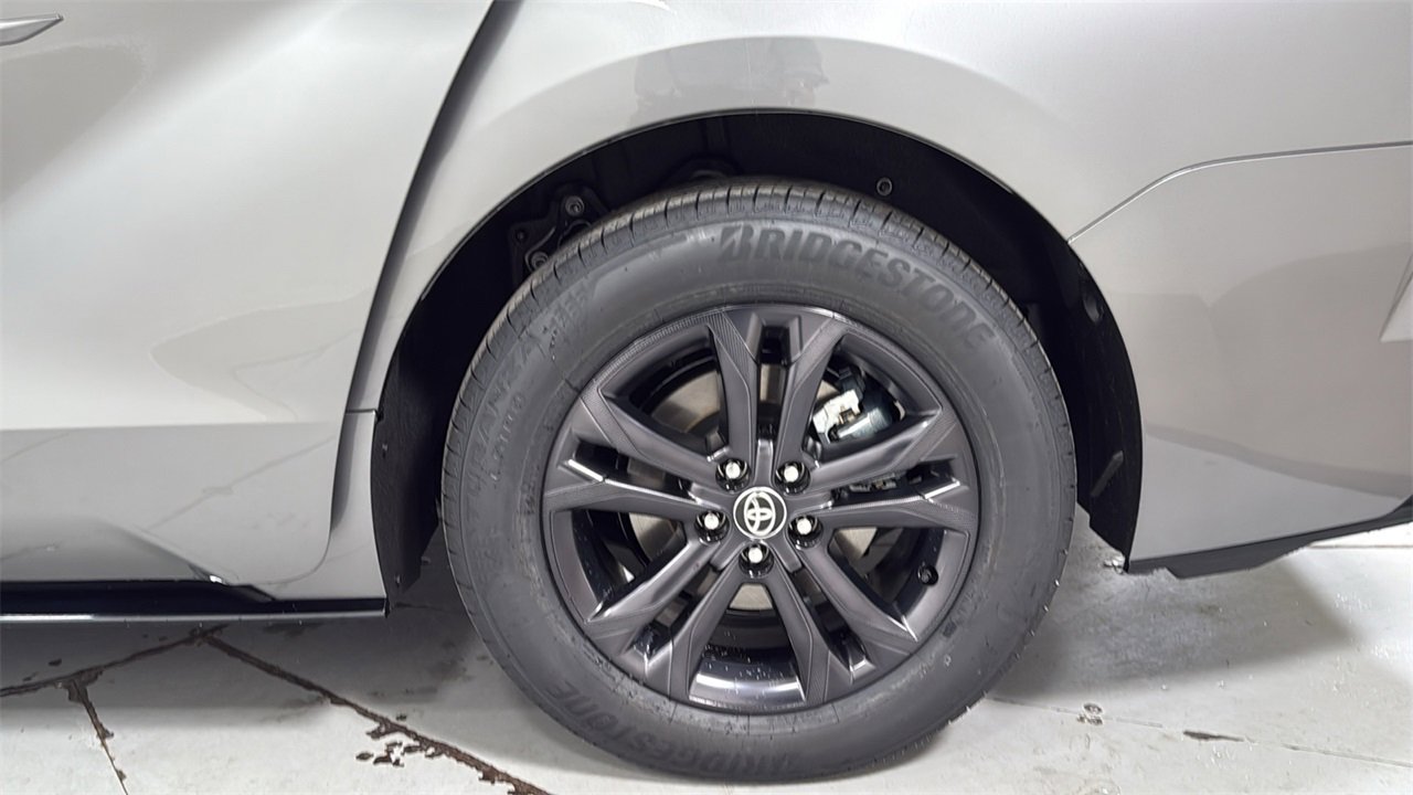New 2026 Toyota Sienna XSE image 24