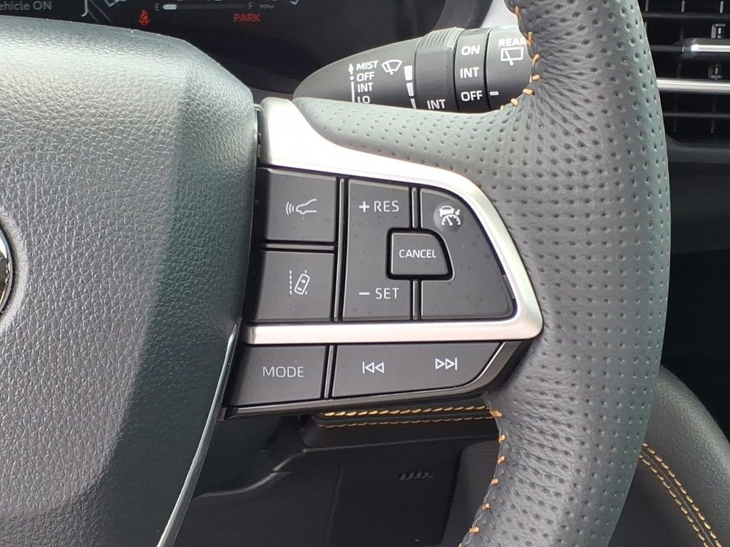 Certified 2025 Toyota Sienna XLE Woodland Edition AWD/4WD image 19