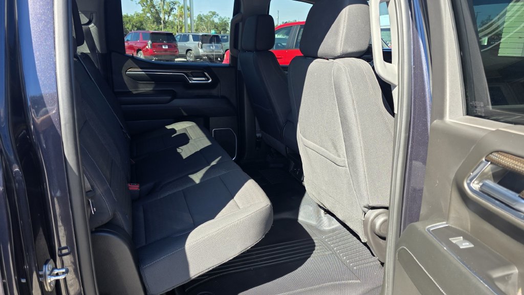 Used 2024 Chevrolet Silverado 1500 LT AWD/4WD image 7