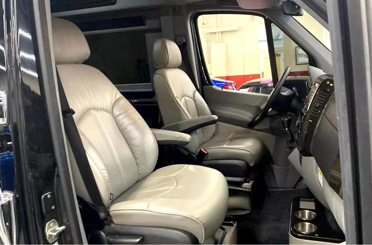 Used 2016 Mercedes-Benz Sprinter 2500 image 17