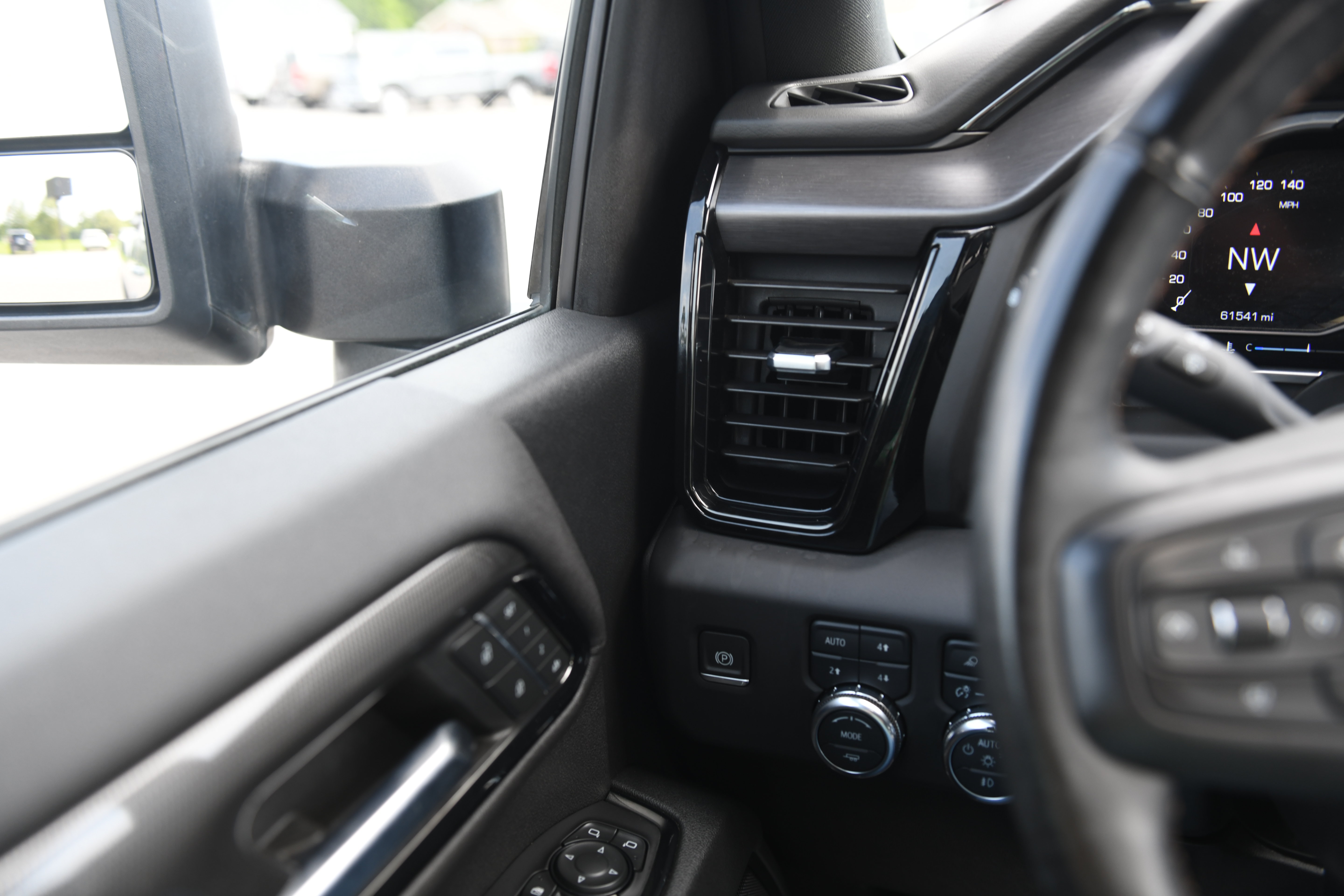 Used 2024 GMC Sierra 2500 AT4 w/ AT4 Premium Plus Package AWD/4WD image 25
