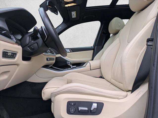Used 2022 BMW X5 xDrive40i w/ Parking Assistance Package image 17