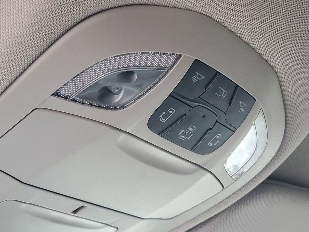 Used 2024 Chrysler Pacifica Touring-L FWD image 23