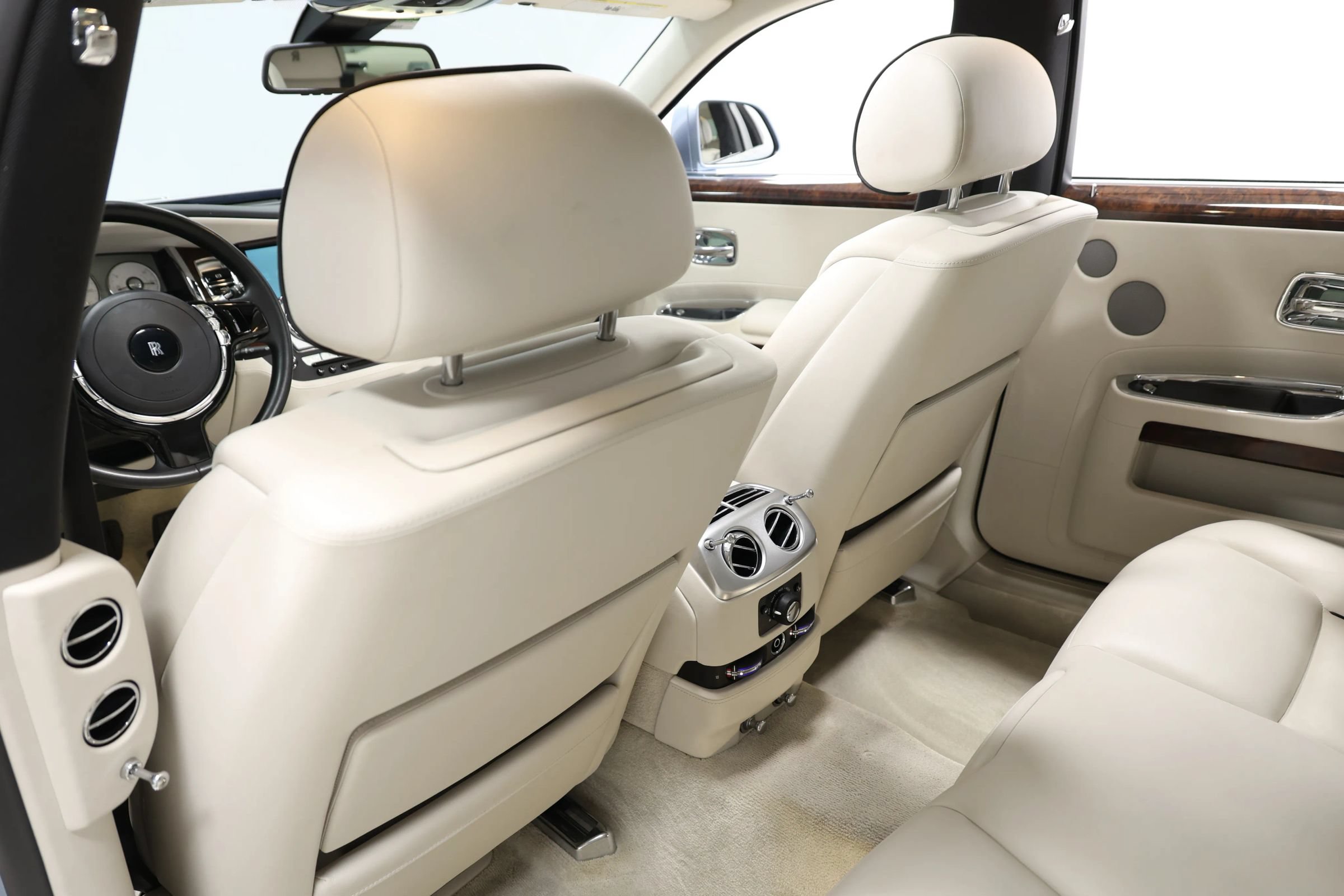 Used 2017 Rolls-Royce Ghost RWD image 70