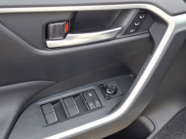 Used 2020 Toyota RAV4 XLE Premium image 24